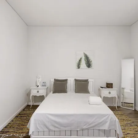 Village 6 Apartment *